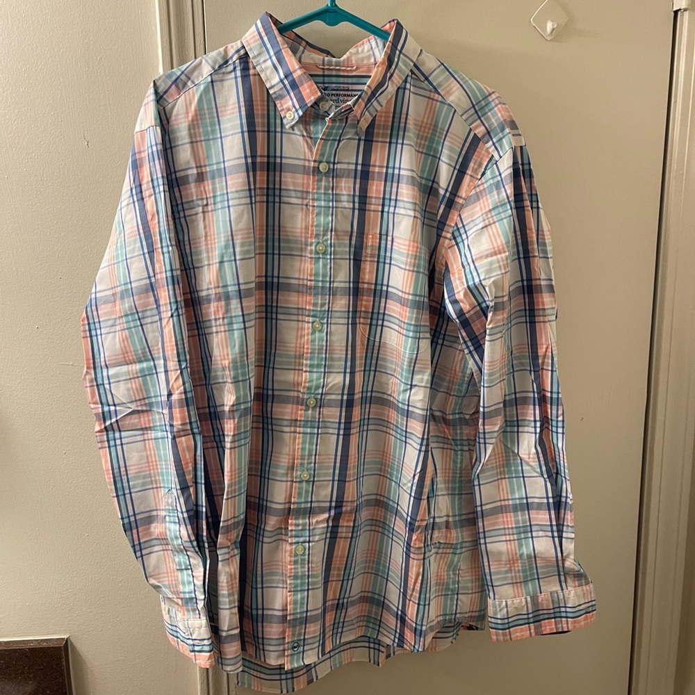 Vineyard Vines Men’s On The Go Performance Button Down shirt